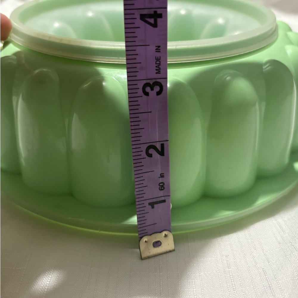 Vintage Green Tupperware Storage Container - Picture 8 of 8